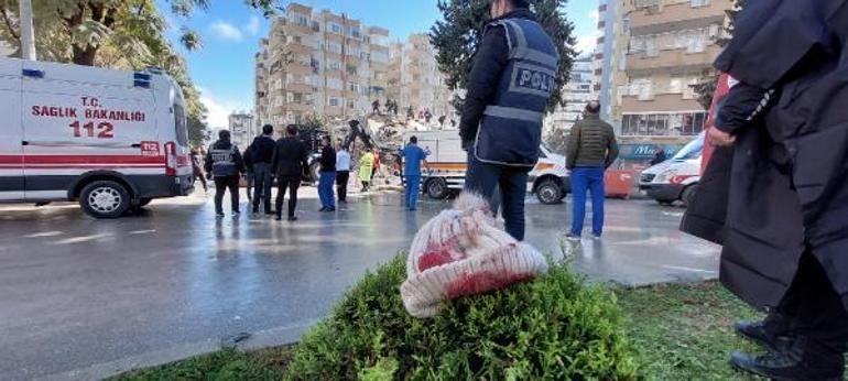 Adanada, Sinem Apartmanının yıkılma anı kamerada