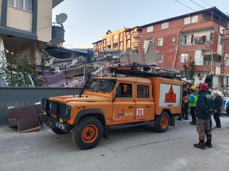 Rusyadan Hataya ziyarete gelen 4 kişilik aile, enkaz altında