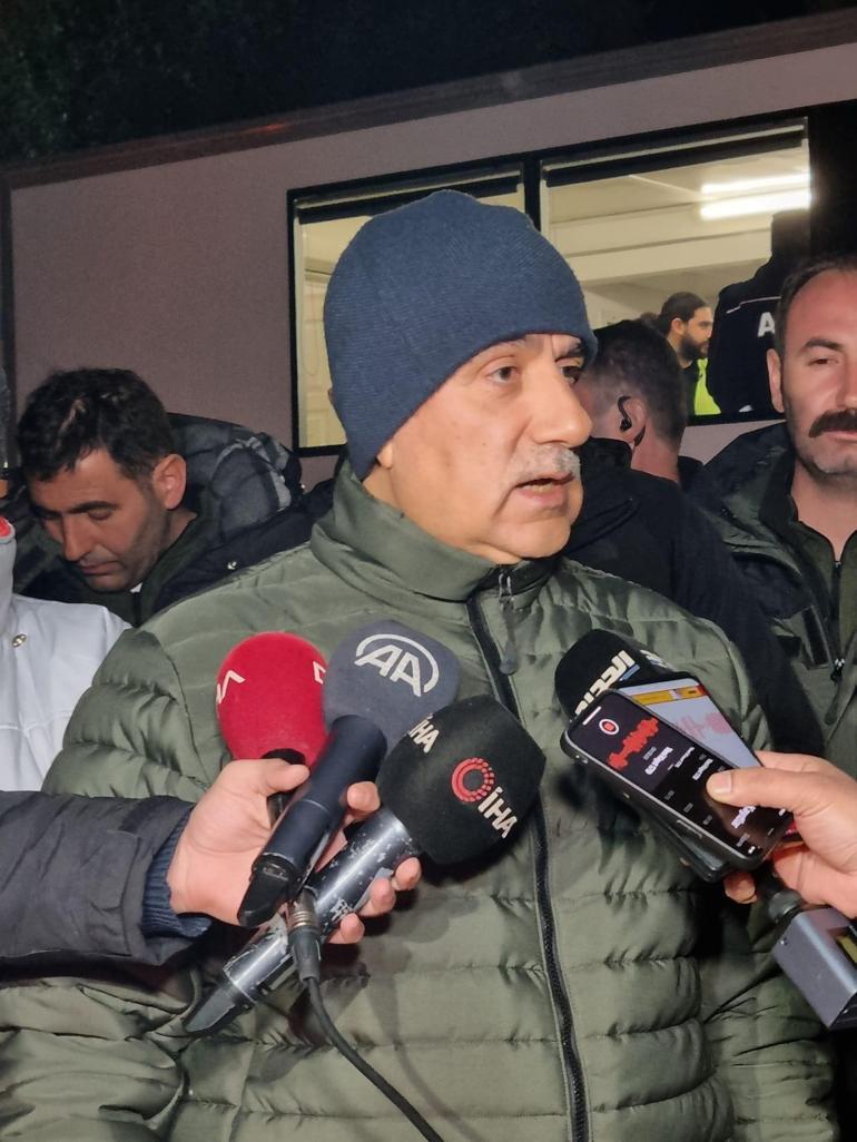 Bakan Kirişci ile AK Partili Çelik, Adanada deprem bölgesinde