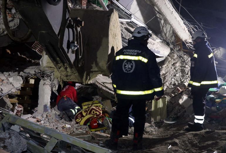 Kahramanmaraşta Berivan, 62 saat sonra enkazdan yaralı çıkarıldı