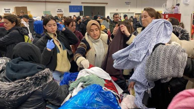 Depremden kurtulan Hatice öğretmen, yardıma koştu