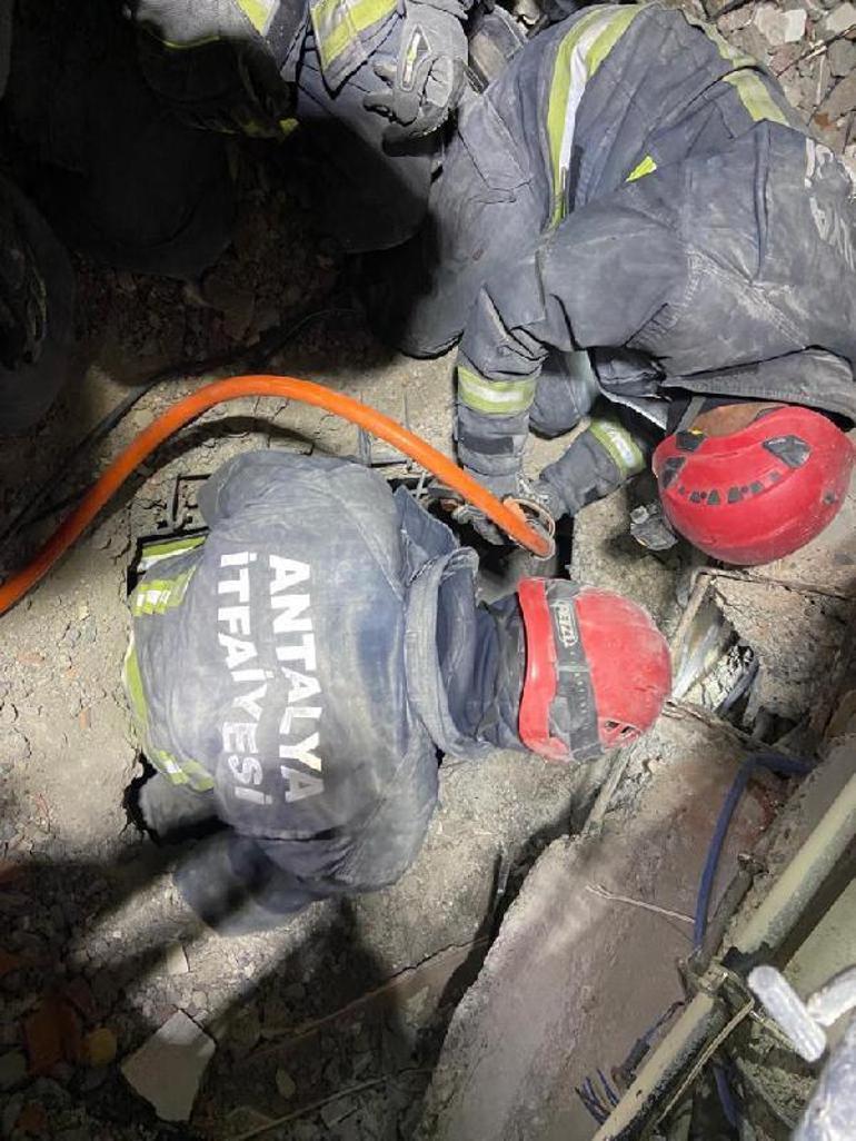 Umudunuzu kaybetmeyin yazdığı enkazdan 64üncü saatte kurtarıldı