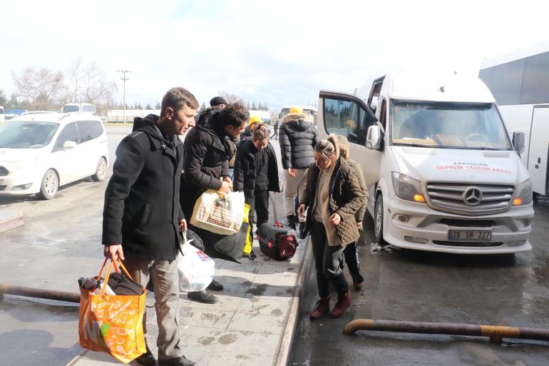 Afet bölgelerinden ayrılan depremzedeler, Eskişehir’e ulaştı