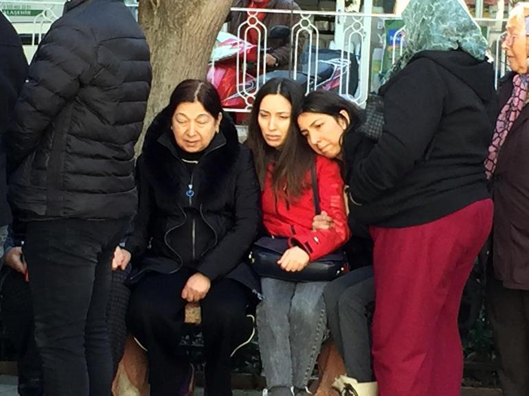 Yıkılan rezidansta hayatını kaybeden Betül öğretmen, toprağa verildi