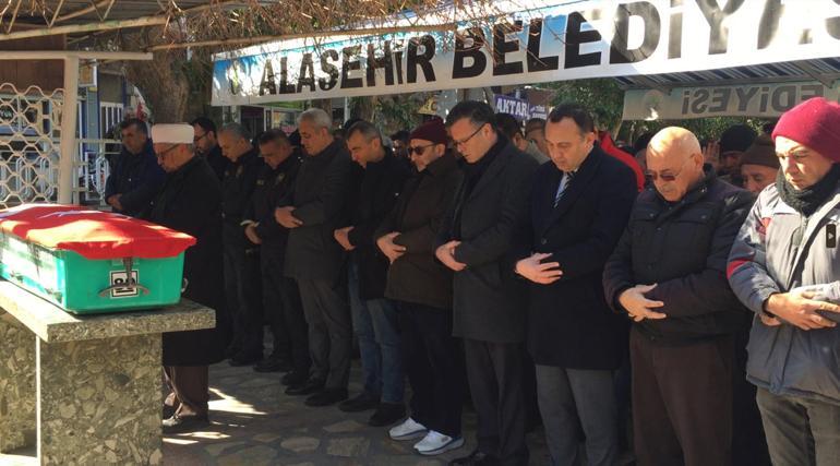 Yıkılan rezidansta hayatını kaybeden Betül öğretmen, toprağa verildi