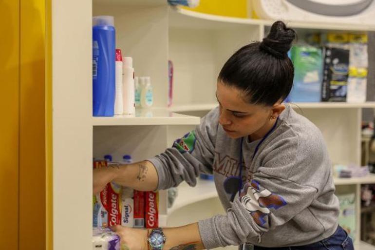 Depremzedelerin tüm ihtiyaçlarını karşılayabilecekleri Sosyal Market ve Butik kuruldu