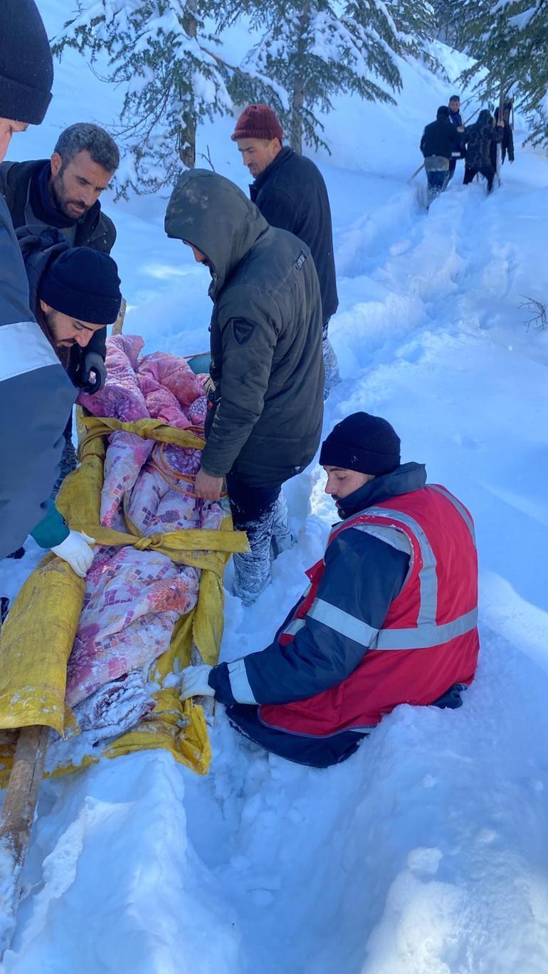 Tuğçe, 83 saat sonra kar altındaki enkazdan çıkarıldı