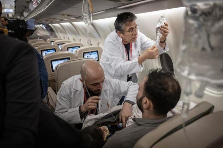 Cumhurbaşkanlığı uçakları ile 16sı bebek 126 yaralı depremzede taşındı