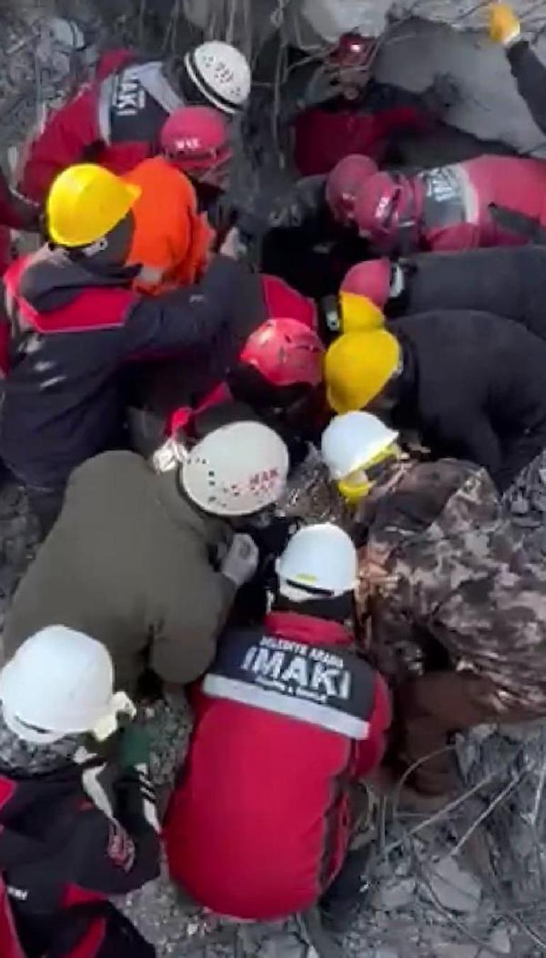 Suriyeli Fatma, 104üncü saatte enkazdan kurtarıldı