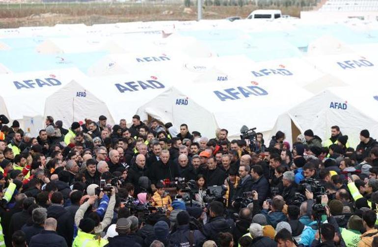 Cumhurbaşkanı Erdoğan: Bir yıl içinde yıkılan binaları yeniden yapıp teslim edeceğiz