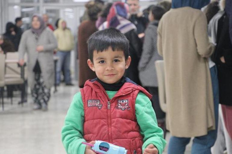 Ankaraya getirilen depremzedeler GSB yurtlarına yerleştiriliyor