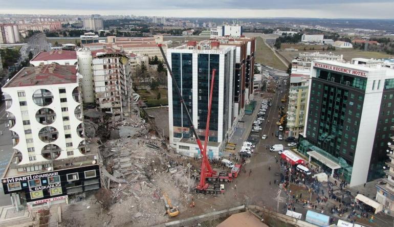 Diyarbakır’da yıkılan binalarla ilgili soruşturmada 33 gözaltı kararı