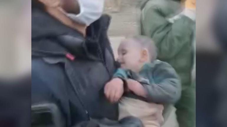 Enkazdan 159 saat sonra çıkarıldı: 3 yaşındaki Yavuz mucizenin adı oldu