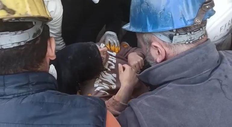 Asyanur 159 saat sonra enkazdan kurtarıldı