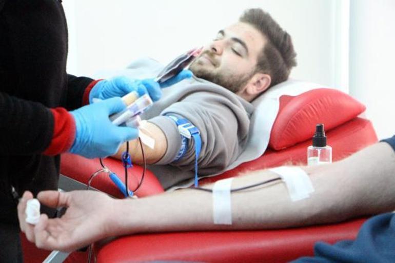 Edirne’de uluslararası öğrencilerden depremzedeler için kan bağışı