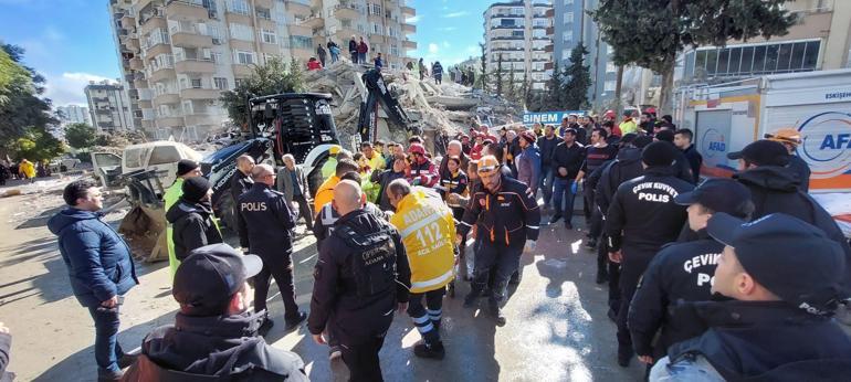 Adanada yıkılan binaların müteahhit ve mühendisleri dahil 11 tutuklama