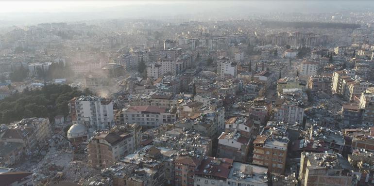 Deprem bölgesinde helikopterli yardım seferberliği