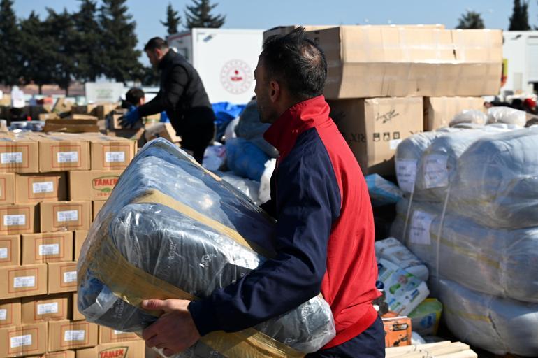 Deprem bölgesinde helikopterli yardım seferberliği