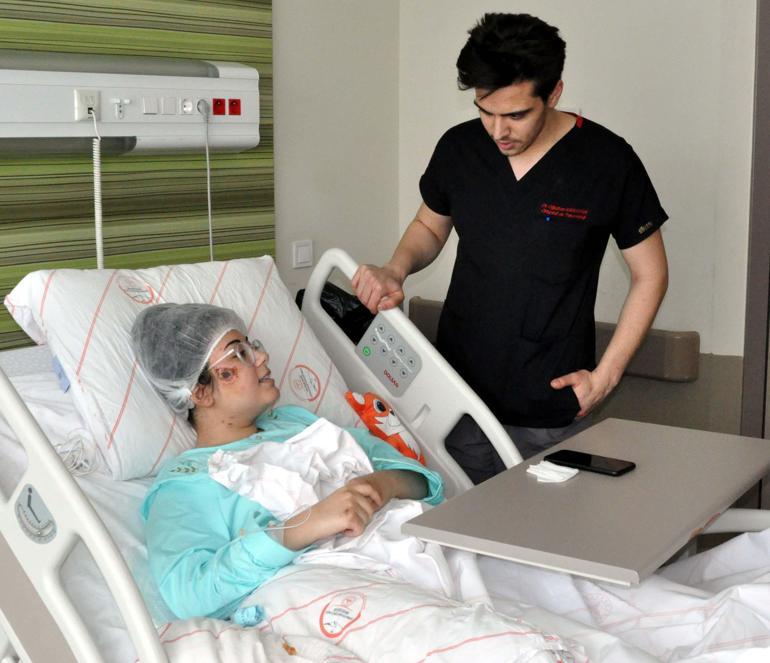 Enkazdan 52 saat sonra kurtarılan üniversiteli Eylül: Yaşadığım için çok mutluyum