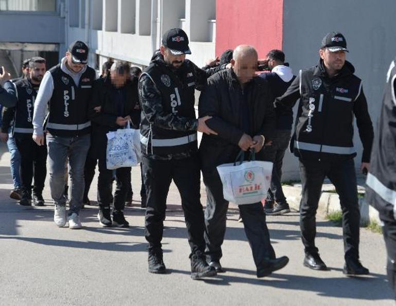 Adanada yıkılan binaların müteahhit ve mühendisleri dahil 11 tutuklama