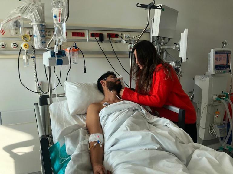 Enkazdan 261 saat sonra kurtarılan Mustafa, eşi ve bebeğiyle buluştu