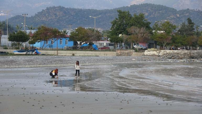 Anamur ve Bozyazıda deniz çekildi