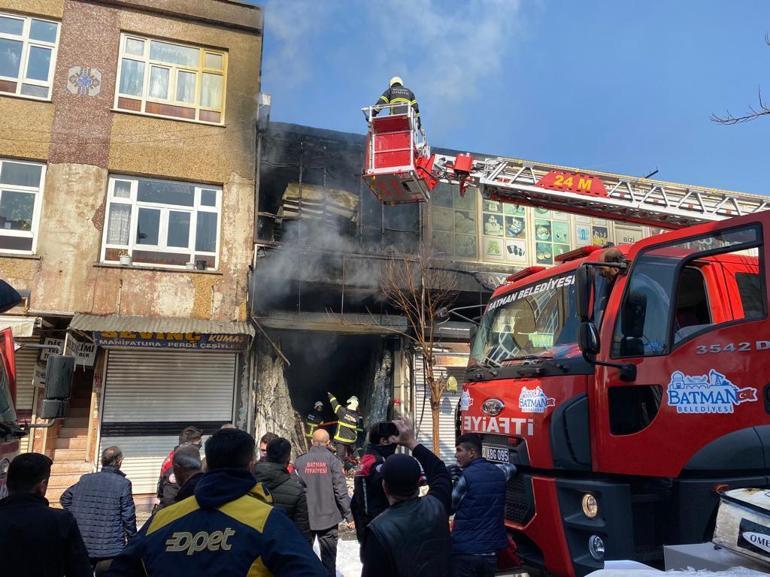 İş merkezinde çıkan yangında 5 iş yeri zarar gördü