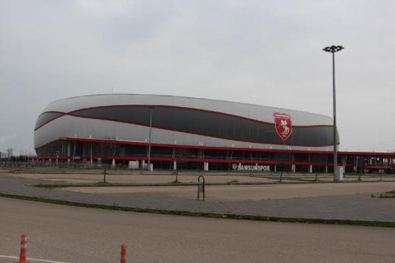 Samsun 19 Mayıs Stadyumundaki çatlaklar dikkat çekti