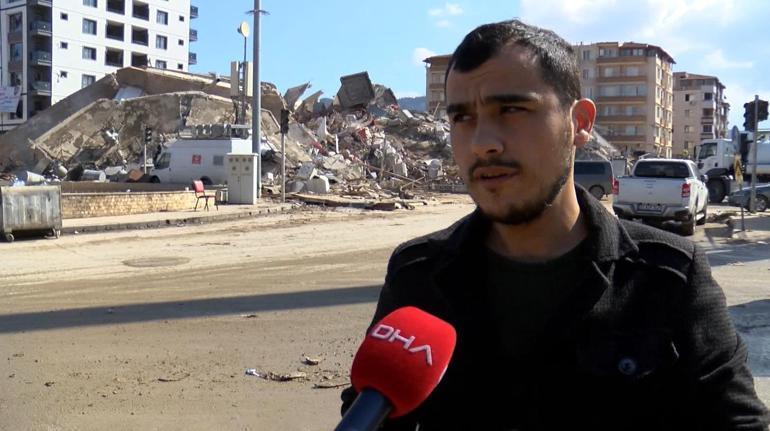 Üzerine enkaz devrilen mobil baz istasyonu hasar gördü