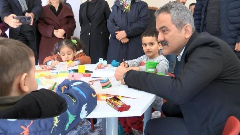 Depremde ölen üniversiteli Elifin ismi konteyner okula verildi