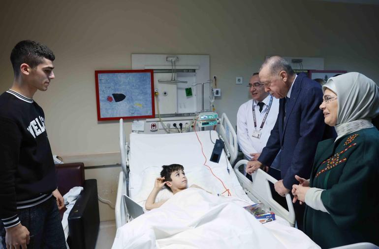 Cumhurbaşkanı Erdoğan, Aleynayı hastanede ziyaret etti