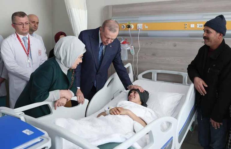 Cumhurbaşkanı Erdoğan, Aleynayı hastanede ziyaret etti