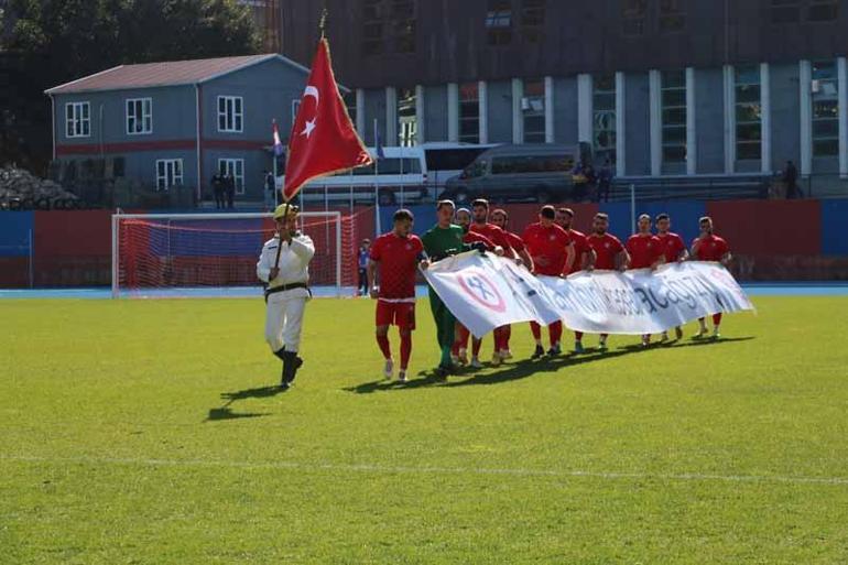 Zonguldak Kömürspor ile Karabük İdman Yurdu depremzedeler için sahaya çıktı