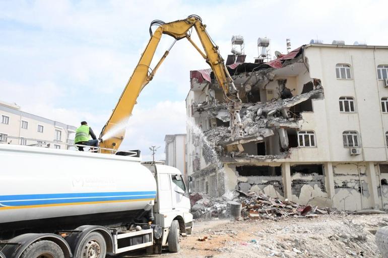 Osmaniye’de ağır hasarlı binaların delil tespiti yapılmadan yıkımı, mahkeme kararıyla durduruldu