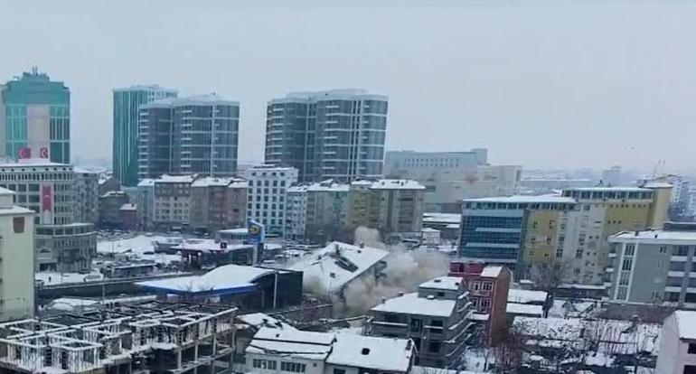 Malatyada, 7.6lık depremde binaların çökmesi dron ile kaydedildi