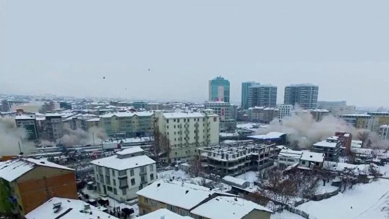 Malatyada, 7.6lık depremde binaların çökmesi dron ile kaydedildi