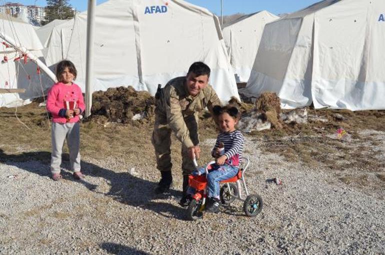 Vali Aydoğdu: Elbistanda 264 kamyon var, her gün 45in üzerinde enkaz kaldırılıyor