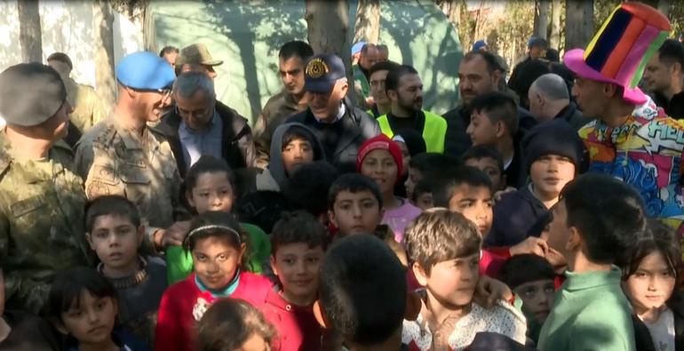 Bakan Akardan, Kahramanmaraşta sahra hastanesi ziyareti