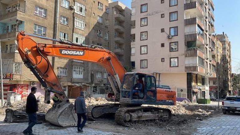 Şanlıurfada bir yandan kontrollü yıkım, bir yandan eşya kurtarma telaşı