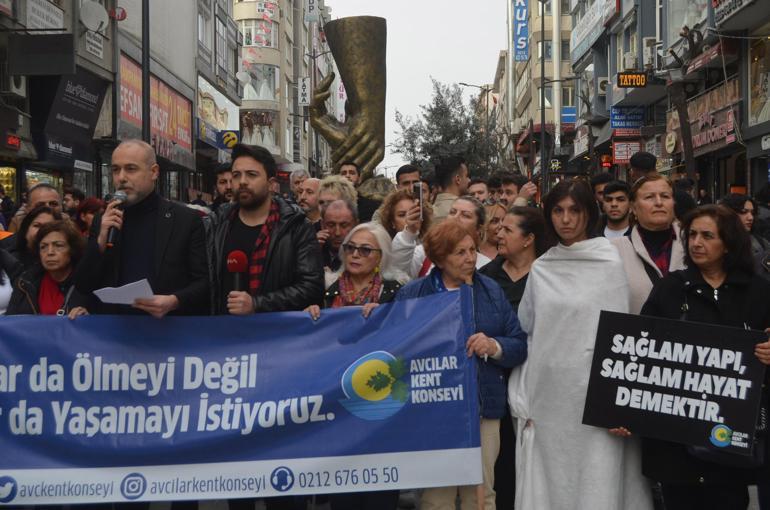 Avcılarda Deprem Anıtı önünde eylem