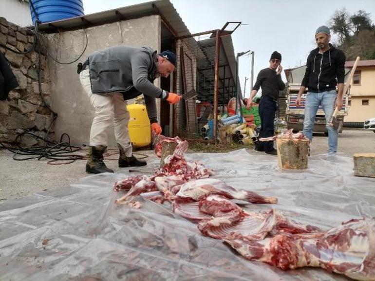 Sürmeneliler 16 küçükbaşın etini konuk depremzedelere ikram etti
