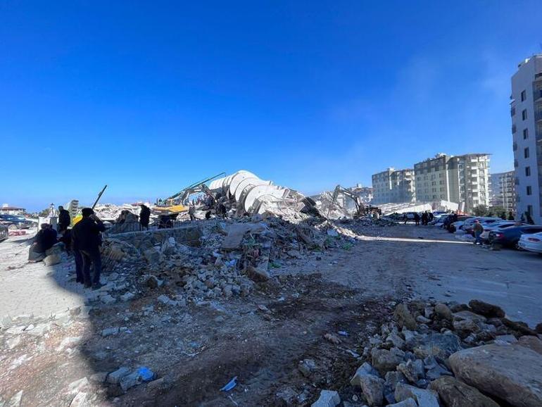 Ailesi, Rönesans Rezidansın enkazından çıkmayan Gayeyi arıyor