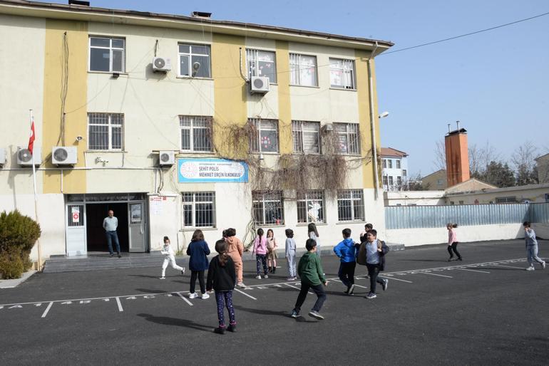 Depremlerden etkilenen Diyarbakırda, 478 bin öğrenci eğitim öğretime başladı