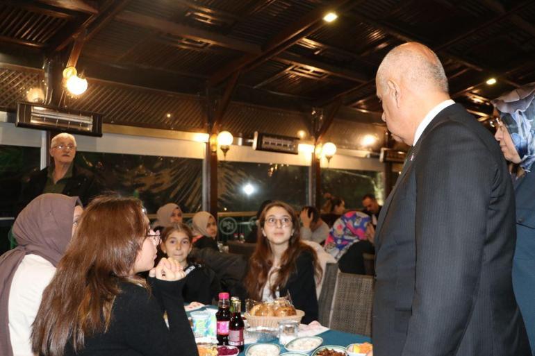 Bakan Kirişci, depremzedelerle akşam yemeğinde bir araya geldi