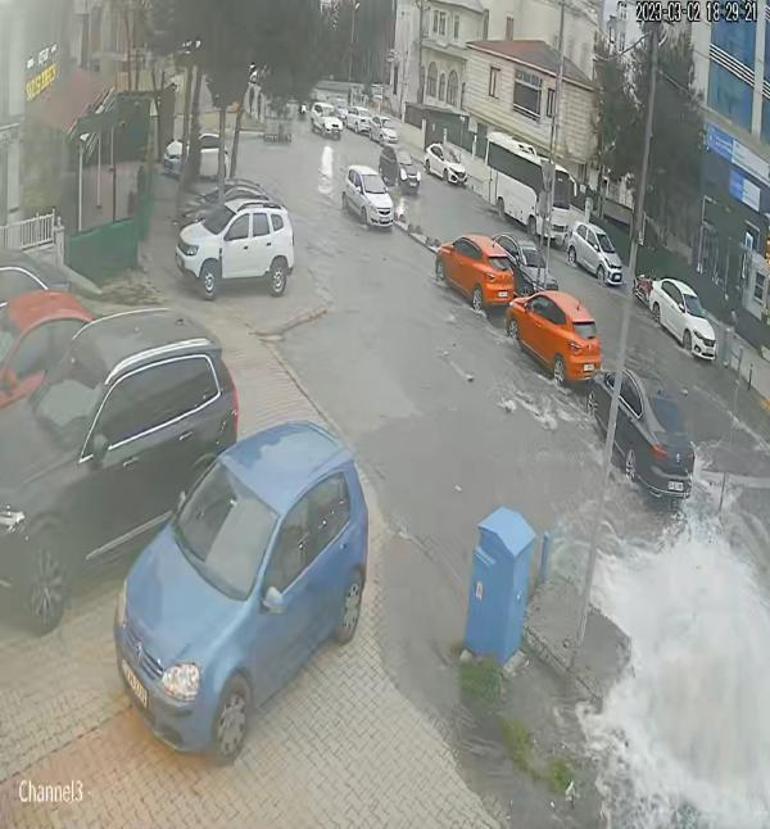 Kartalda rögardan taşan sular caddeyi göle çevirdi