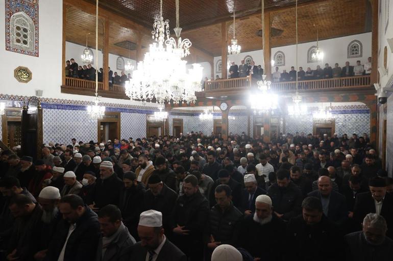 Diyanet İşleri Başkanı Erbaş, depremde ölen vatandaşlar için dua etti