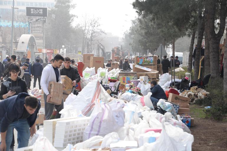Ağır hasarlı Galeria Sitesinde ev sahipleri ve esnaf, eşyalarını çıkardı