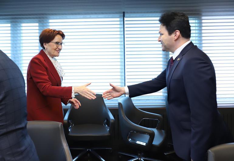 Akşener, belediye başkanlarıyla bir araya geldi