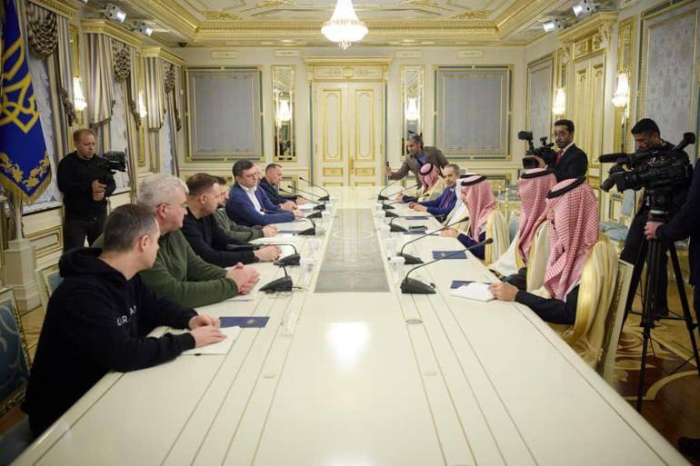 Suudi Arabistan, Ukrayna’ya 3 uçak dolusu insani yardım gönderdi