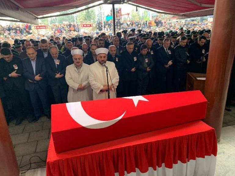Deprem bölgesinde görevliyken şehit olan polis, son yolculuğuna uğurlandı